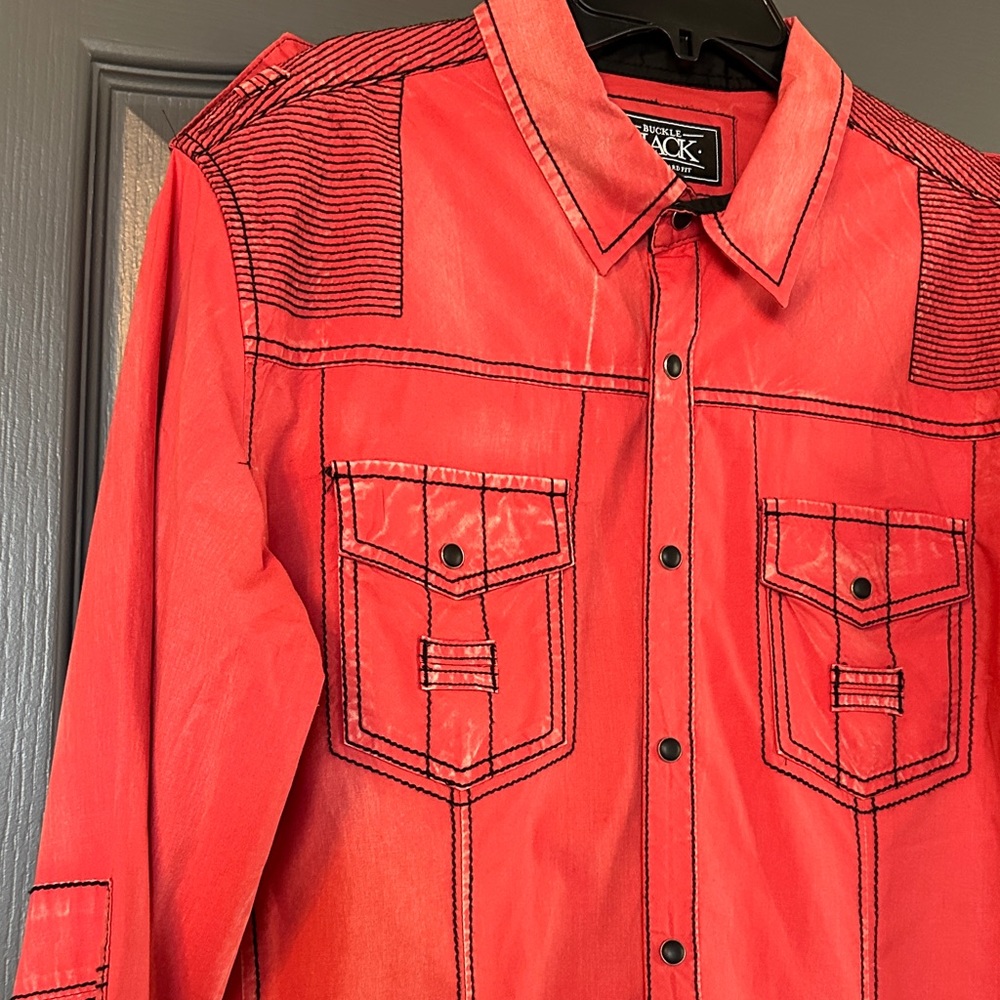 Buckle Black Vibrant Red Long Sleeve Shirt Large - Picture 4 of 9